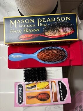 MASON PEARSON
Handy Bristle & Nylon Hairbrush BN3 Blue